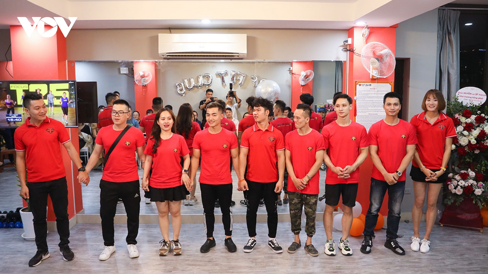Dàn sao Thể thao quy tụ trong ngày khai trương phòng tập miễn phí của Phạm Phước Hưng